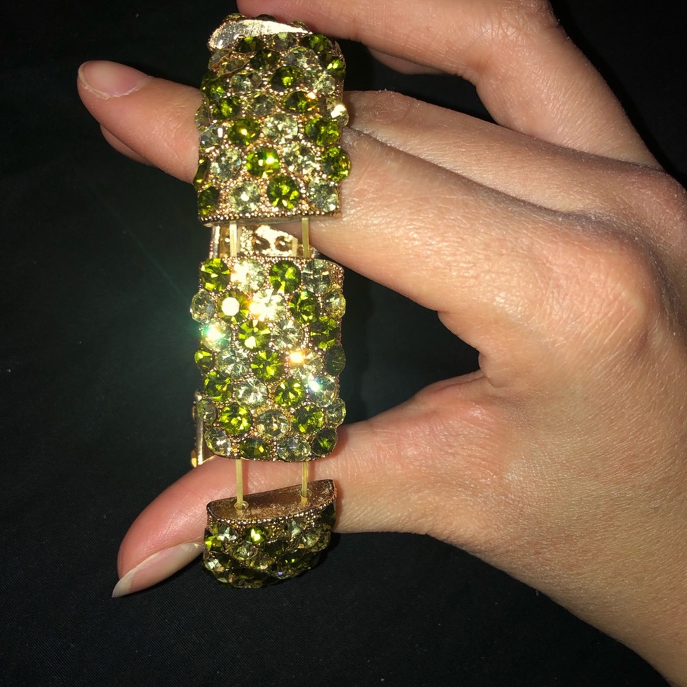 ✨Greeen and gold rhinestone bracelet ✨ - Picture 3 of 3